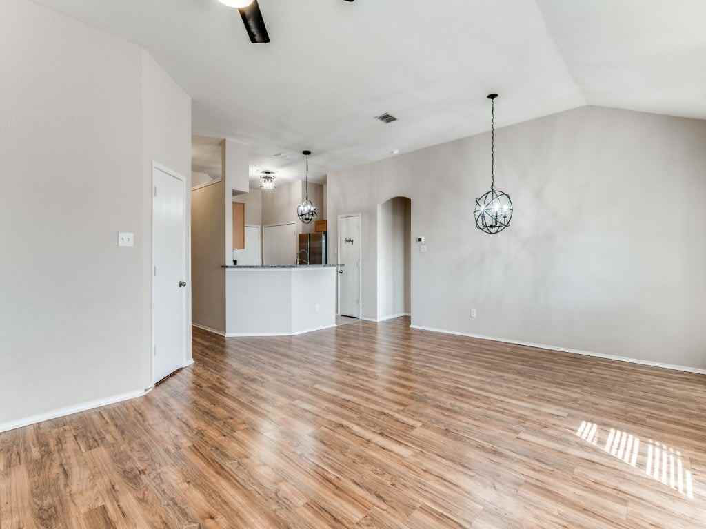 6508 Manitoba St - Photo 5 of 13