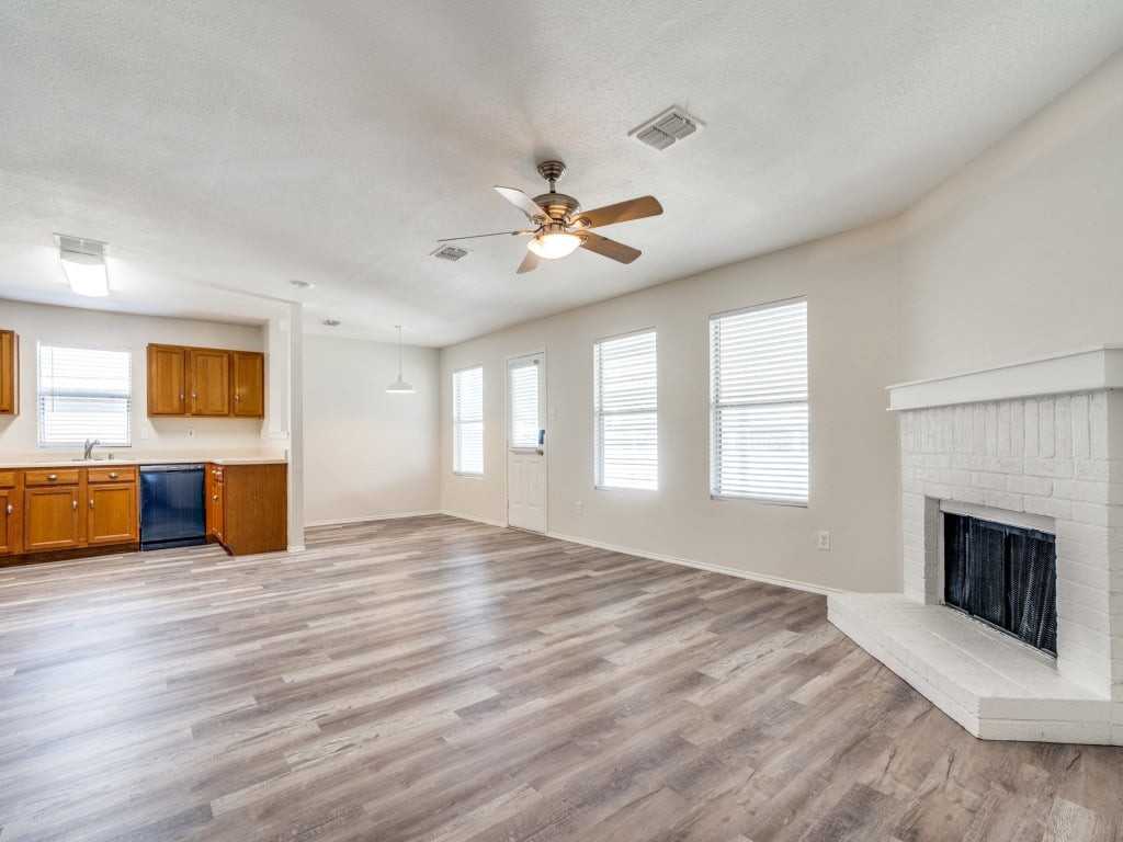 725 Lovern St - Photo 4 of 13