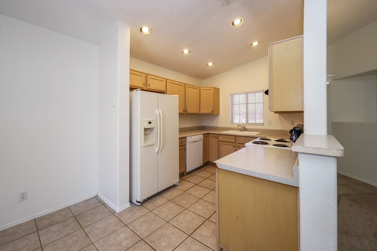 8256 South Vía Del Forjador - Photo 5 of 28