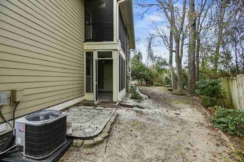 1878 Montclair Dr #B - Photo 4 of 24