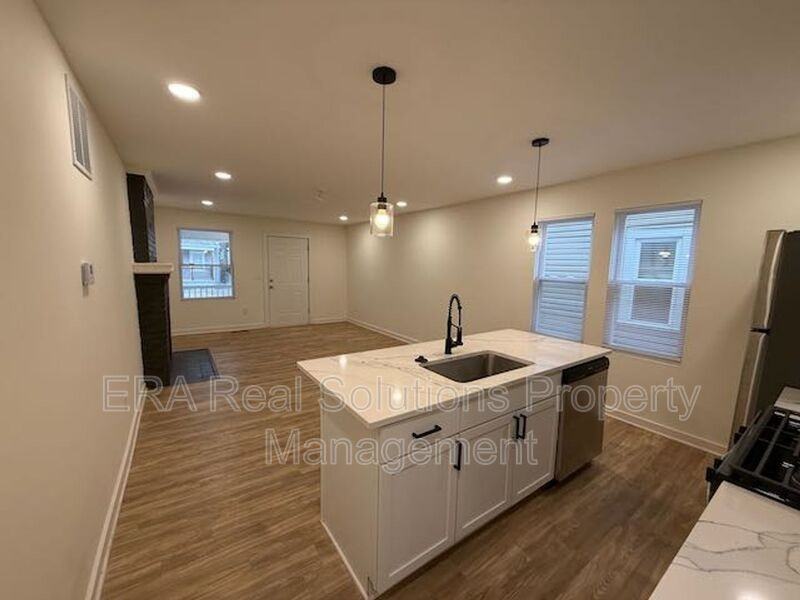 849 Heyl Ave - Photo 4 of 15