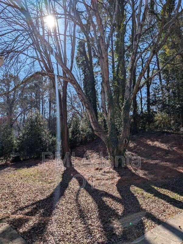 1952 Wellbourne Dr Ne - Photo 4 of 19