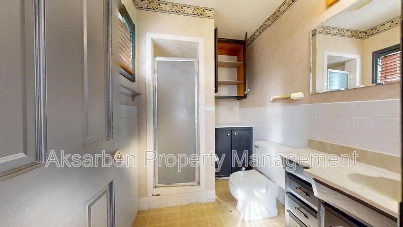 3303 28th St - Photo 3 of 10