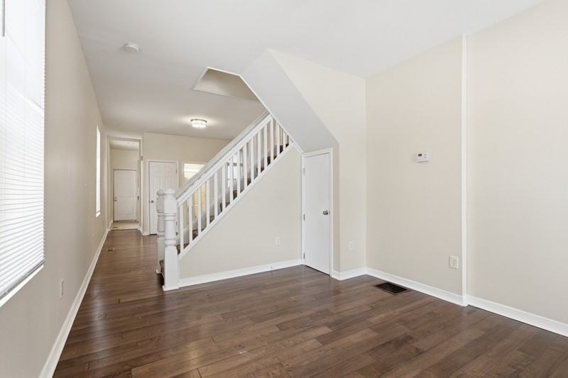 212 S Loudon Ave - Photo 2 of 21