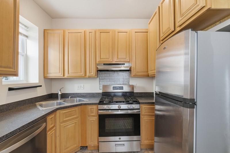 212 S Loudon Ave - Photo 6 of 21