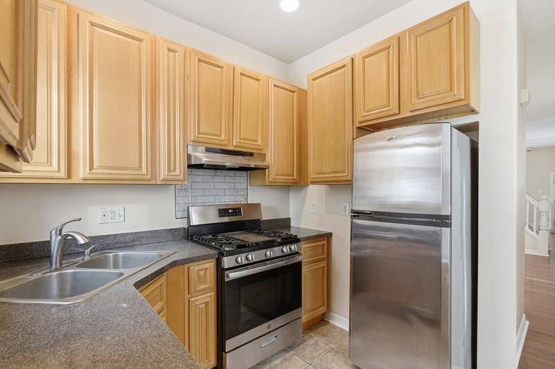 212 S Loudon Ave - Photo 7 of 21