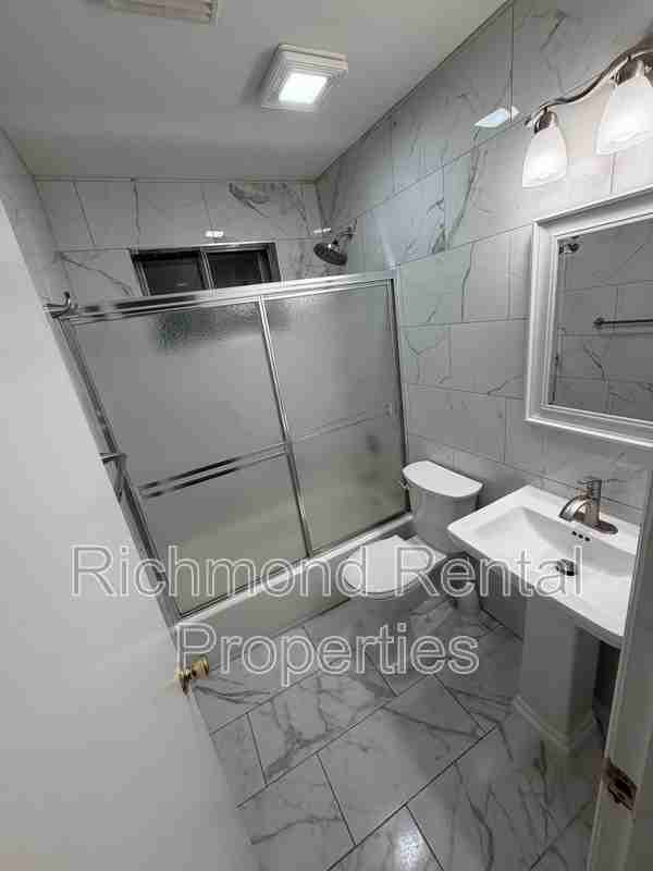 2520 Farrand St - Photo 5 of 20