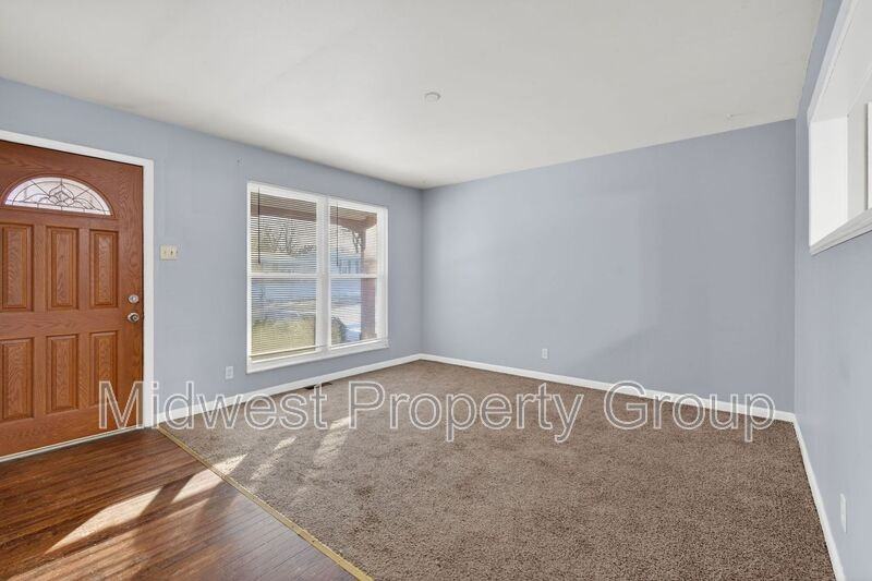 1527 Redman Blvd - Photo 3 of 29