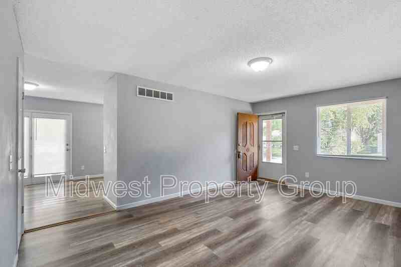 2495 Lindsay Ln - Photo 3 of 30