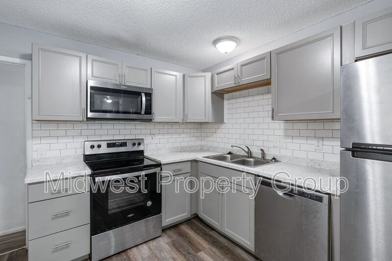 2495 Lindsay Ln - Photo 4 of 30