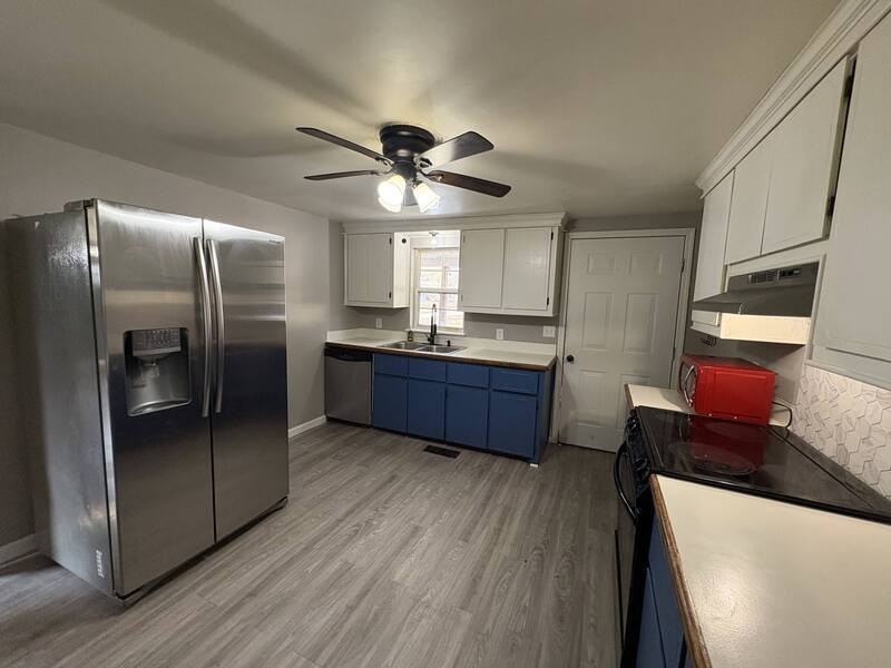 721 Litchfield Ln - Photo 3 of 14