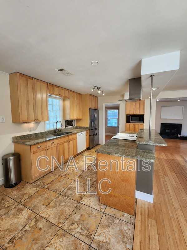 2750 Ivanhoe Ln Se - Photo 2 of 4