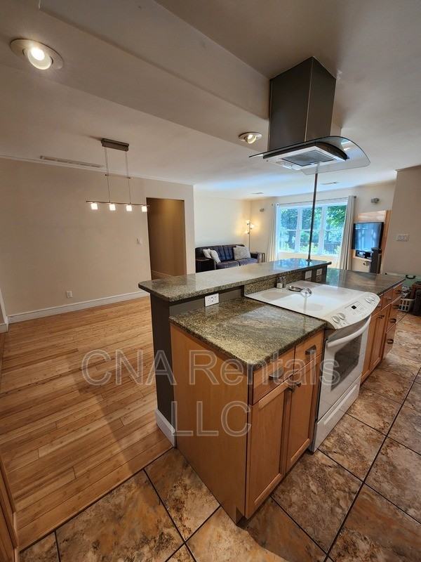 2750 Ivanhoe Ln Se - Photo 4 of 4