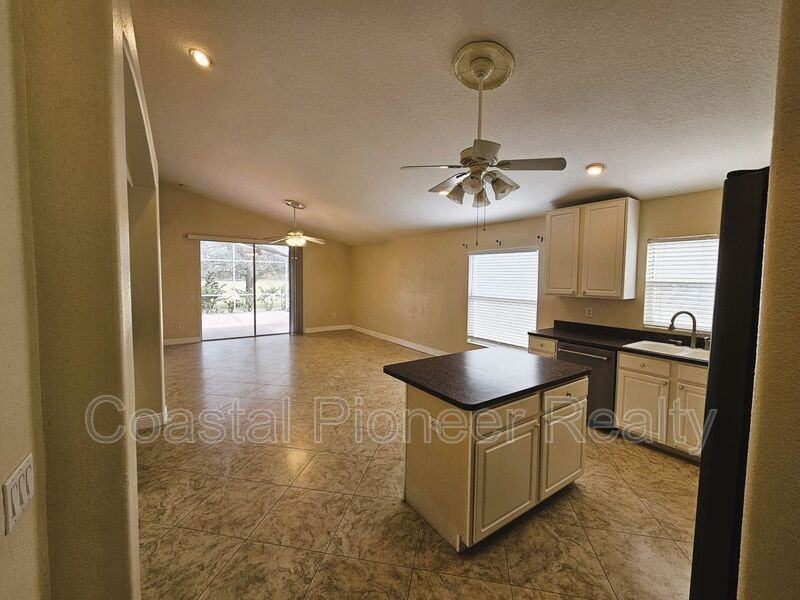 19317 Seacove Dr - Photo 7 of 32