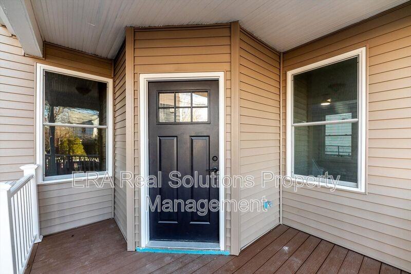 4612 Ward St - Photo 4 of 18