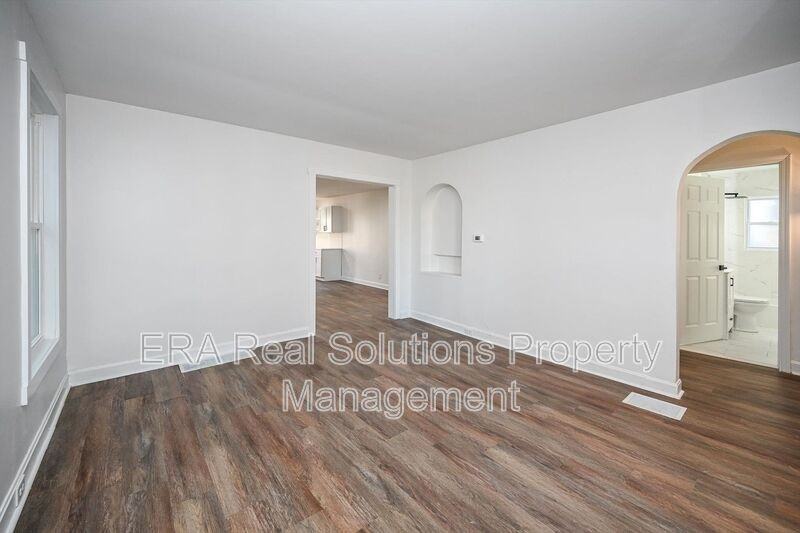 4612 Ward St - Photo 5 of 18