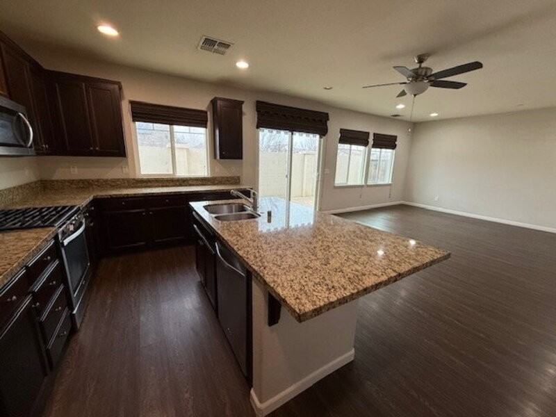 1275 Dartmouth Cir - Photo 4 of 18