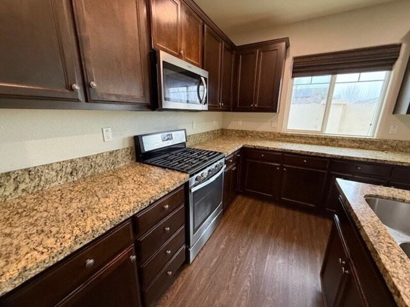 1275 Dartmouth Cir - Photo 5 of 18