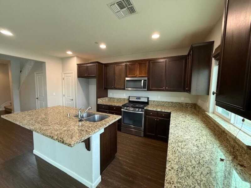 1275 Dartmouth Cir - Photo 6 of 18