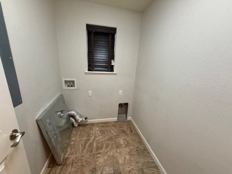 1275 Dartmouth Cir - Photo 7 of 18