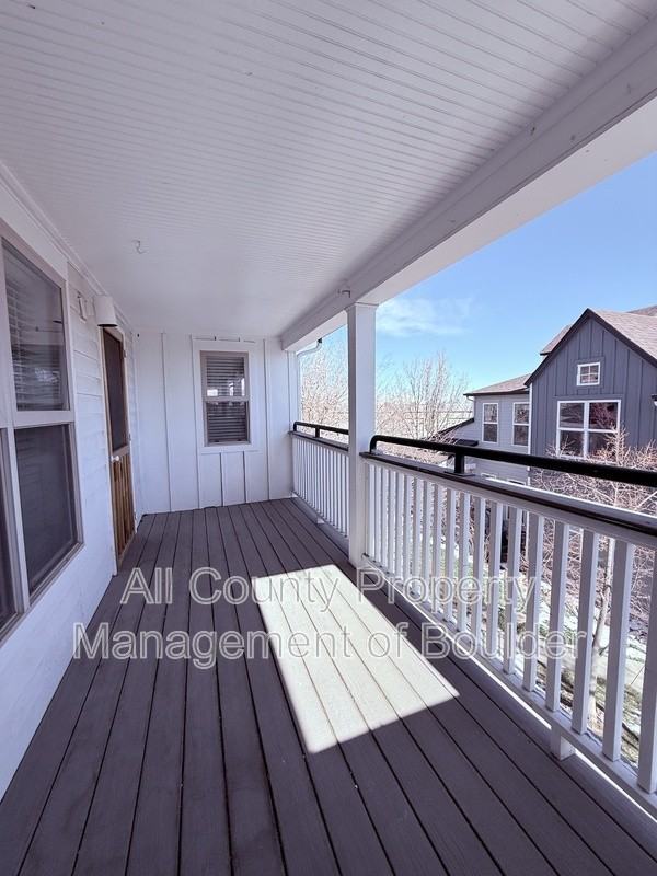 1460 Lee Hill Dr #5 - Photo 4 of 21