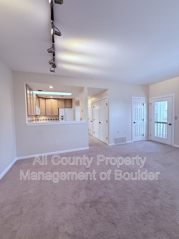 1460 Lee Hill Dr #5 - Photo 5 of 21