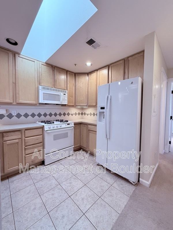 1460 Lee Hill Dr #5 - Photo 7 of 21