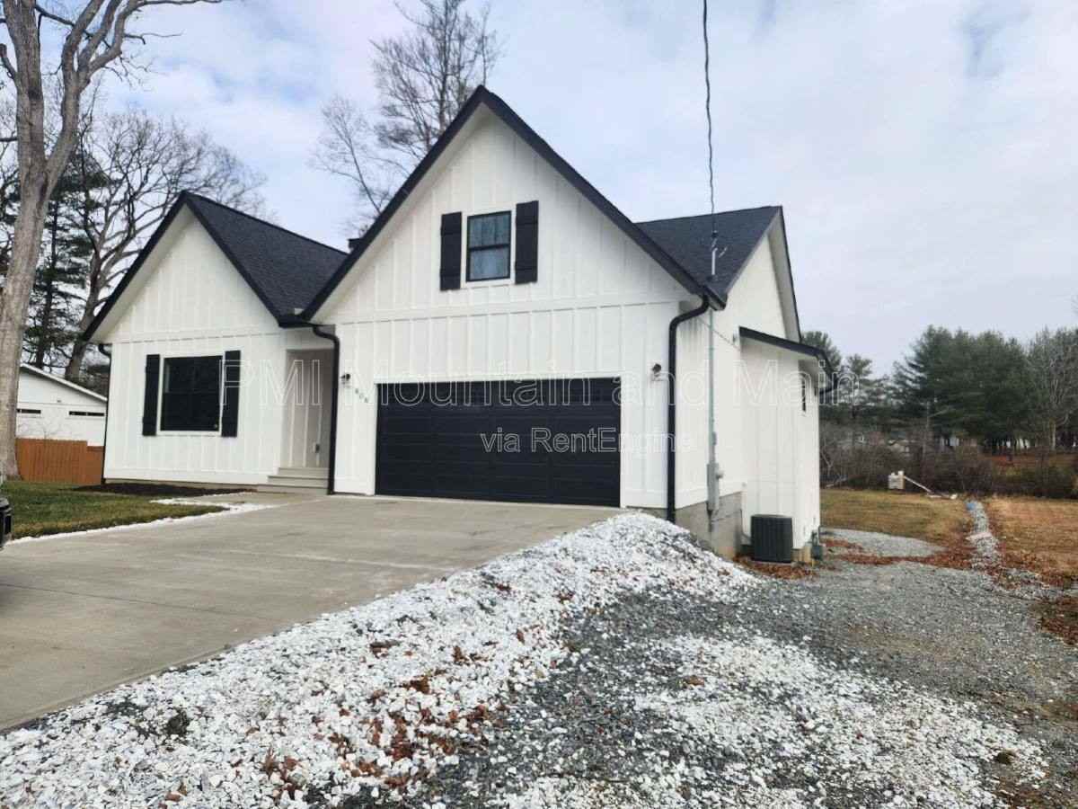 808 Maybank Dr - Photo 2 of 10