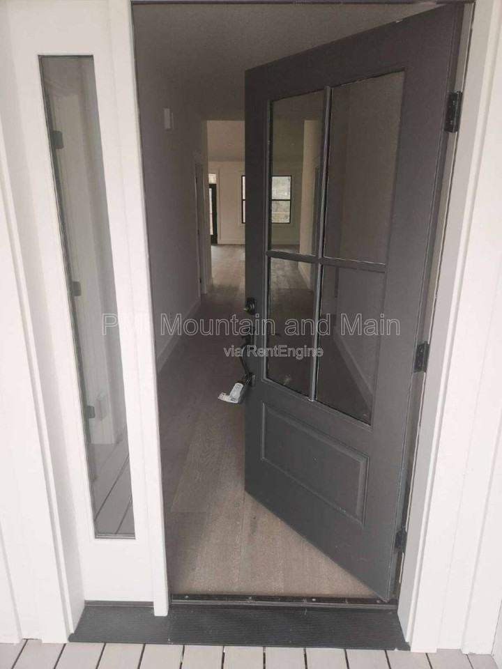 808 Maybank Dr - Photo 3 of 10