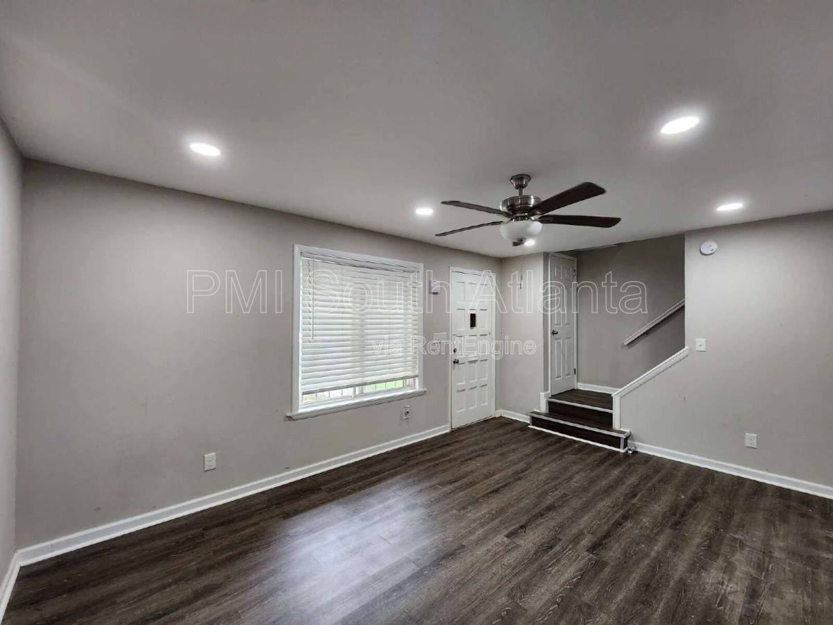 141 Peyton Pl Sw - Photo 3 of 10