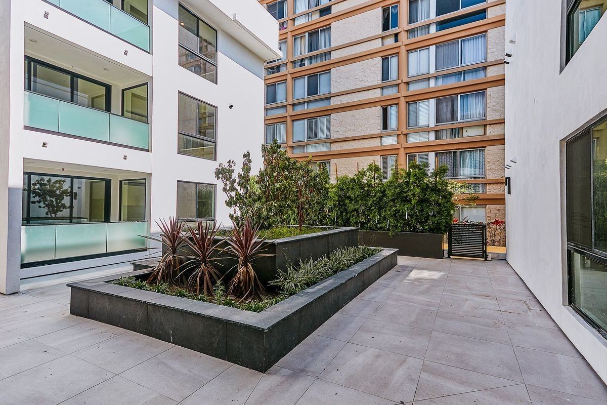 328 N Maple Dr ##109 - Photo 2 of 10