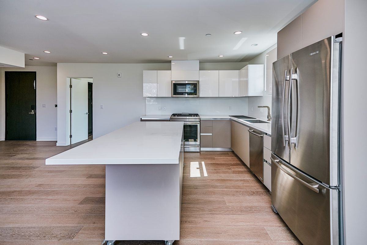 328 N Maple Dr ##109 - Photo 4 of 10