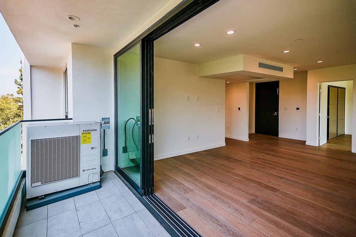 328 N Maple Dr ##109 - Photo 7 of 10