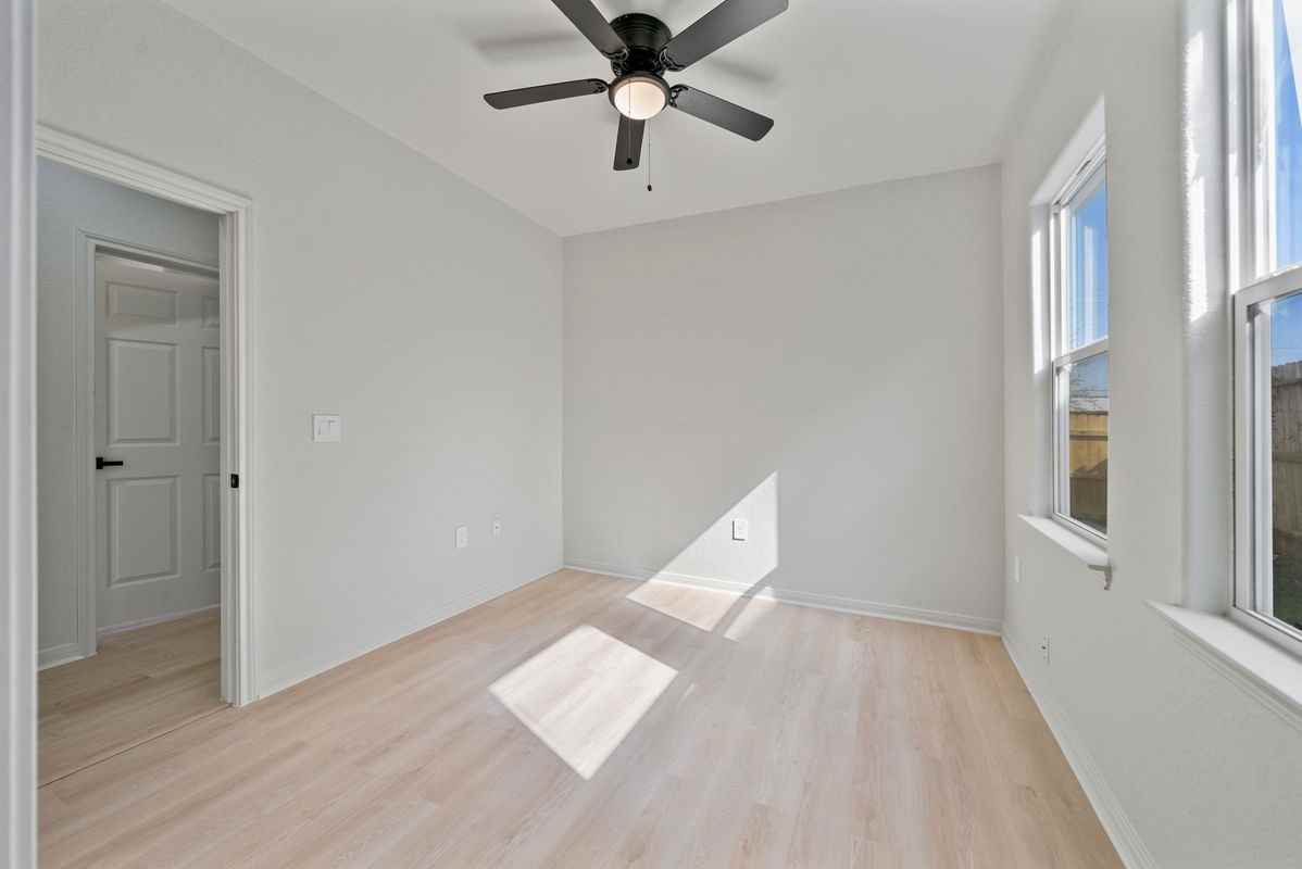 4415 Castor St - Photo 3 of 22