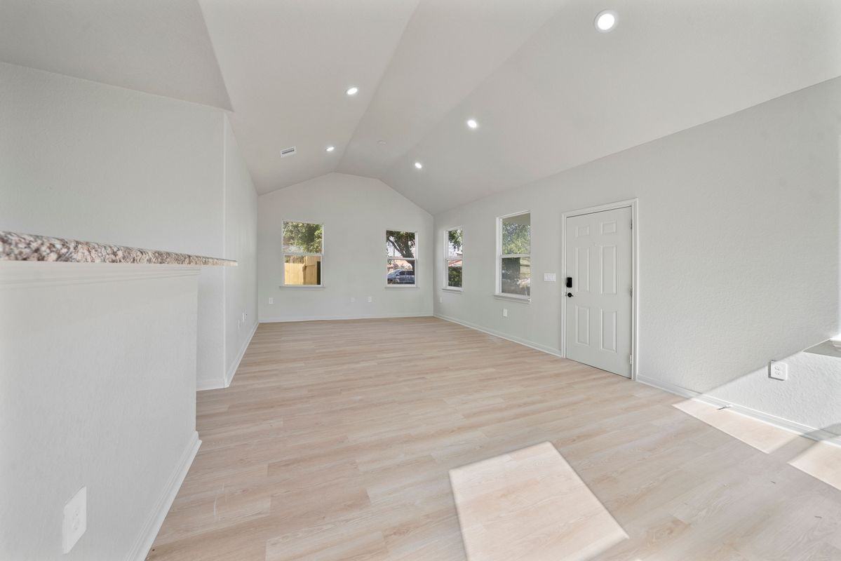 4415 Castor St - Photo 4 of 22