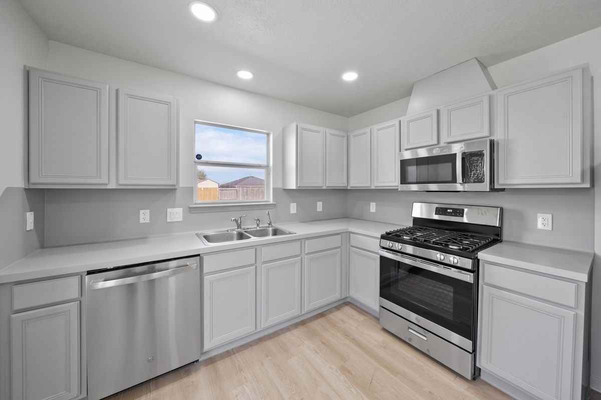 5203 Panay Park Dr - Photo 5 of 22