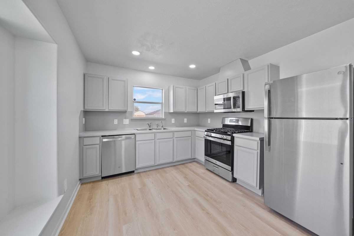 5203 Panay Park Dr - Photo 7 of 22