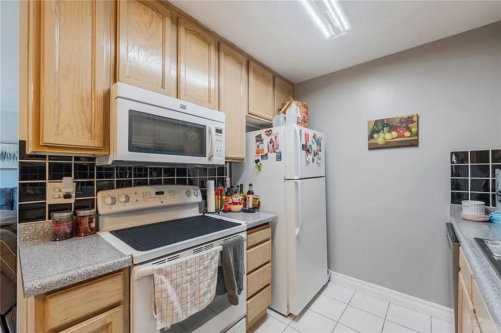 8710 Belford Ave - Photo 2 of 13