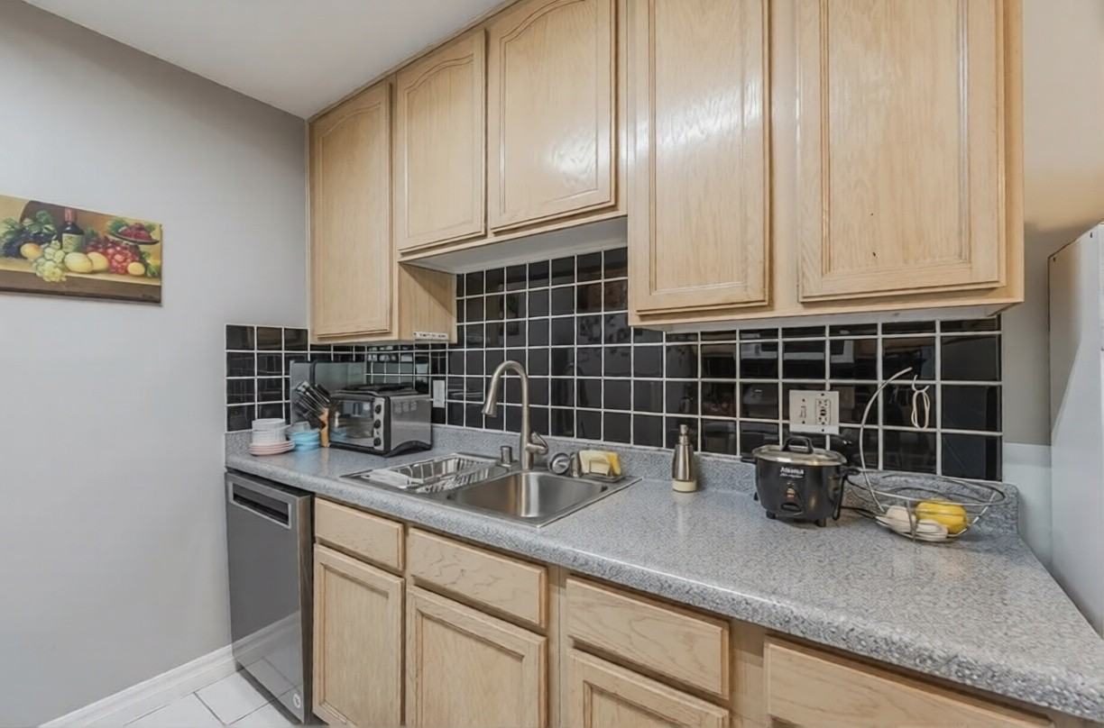 8710 Belford Ave - Photo 3 of 13