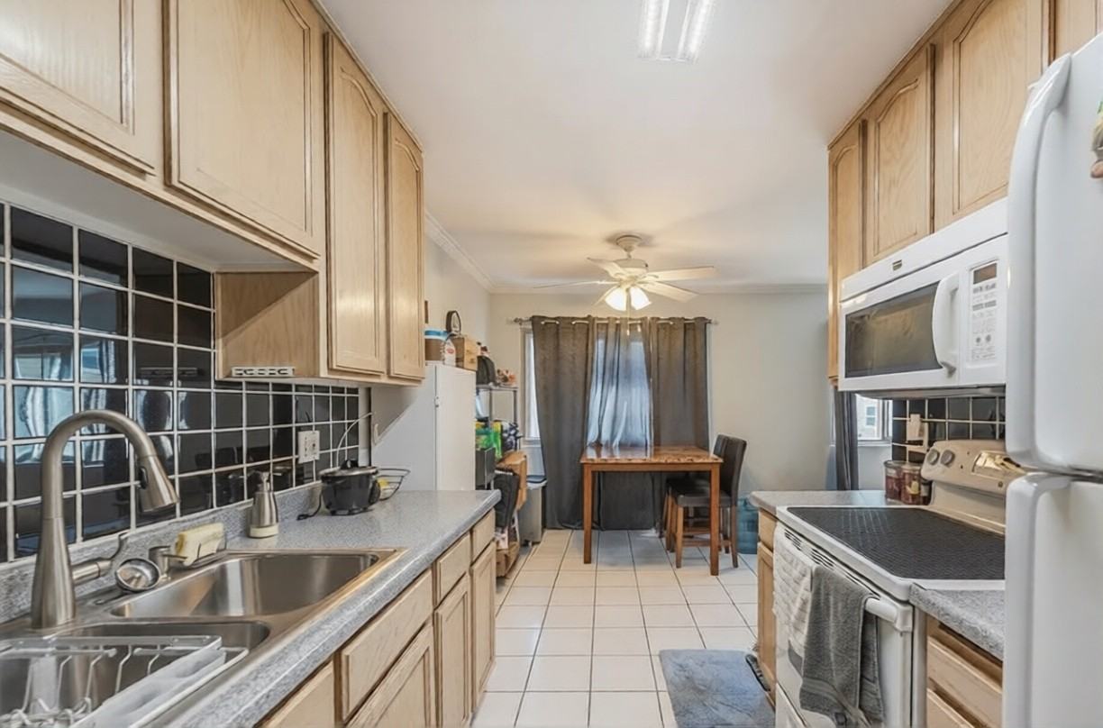 8710 Belford Ave - Photo 5 of 13