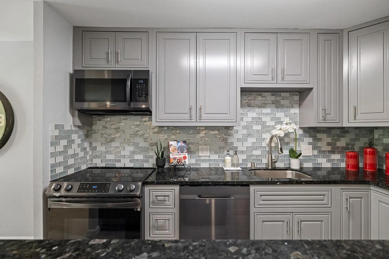 833 N Humboldt St - Photo 2 of 15