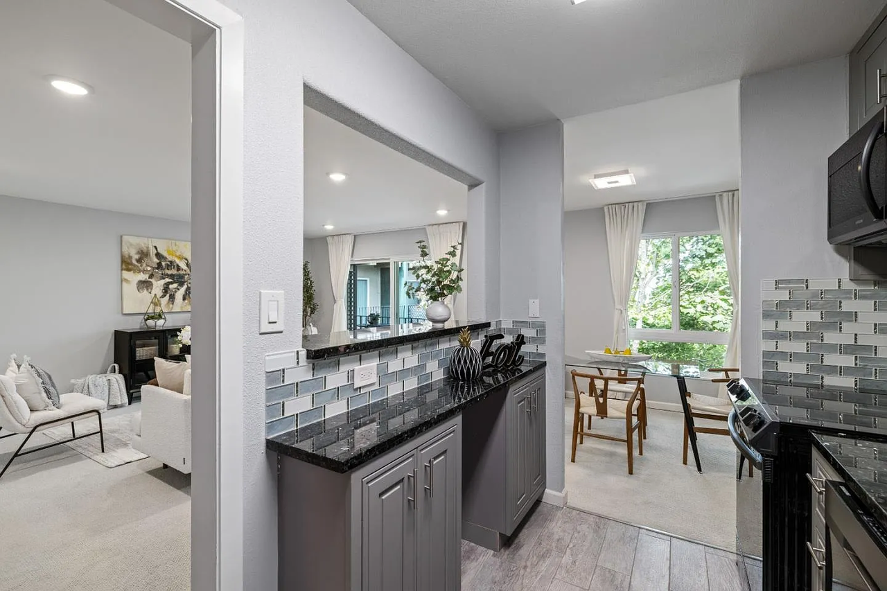 833 N Humboldt St - Photo 3 of 15