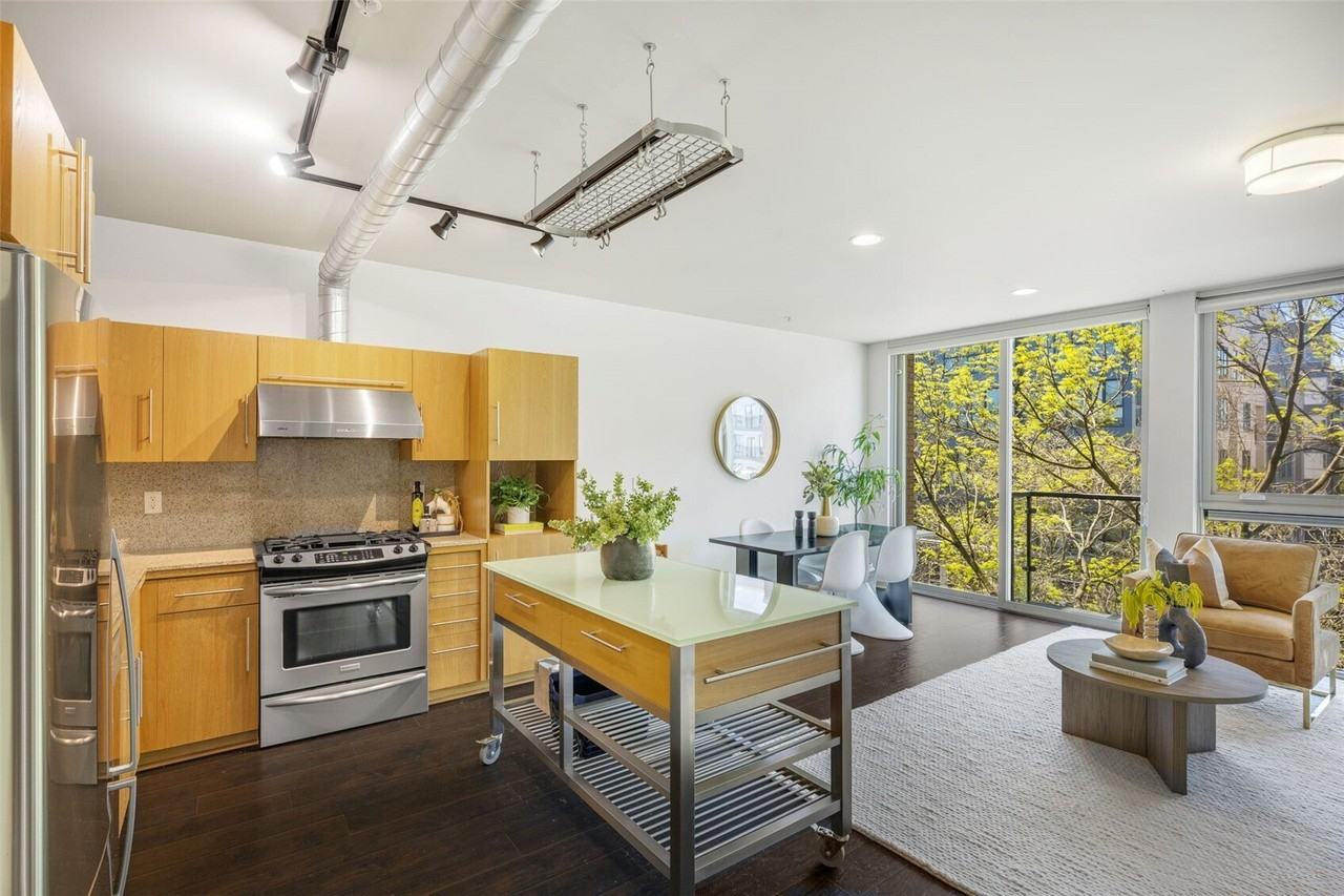 530 Broadway E - Photo 7 of 14