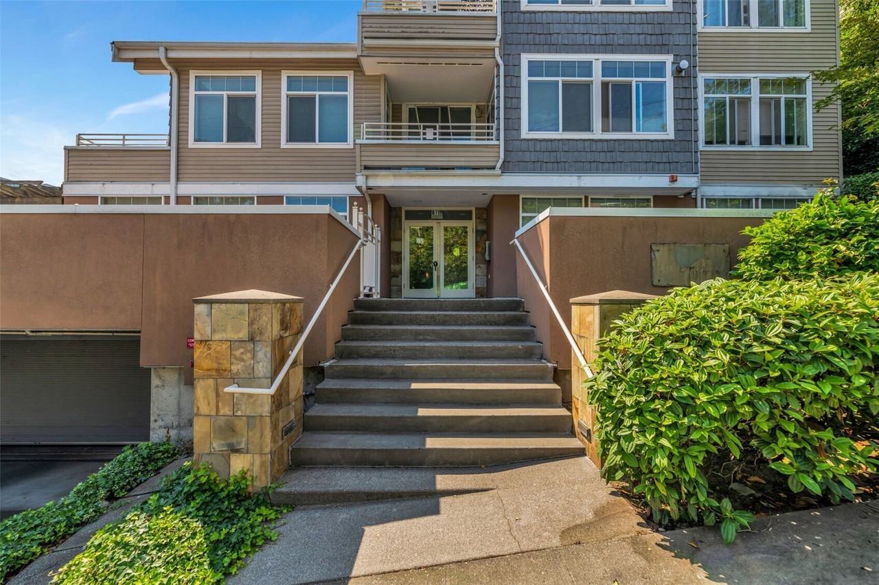 611 Highland Dr - Photo 2 of 14