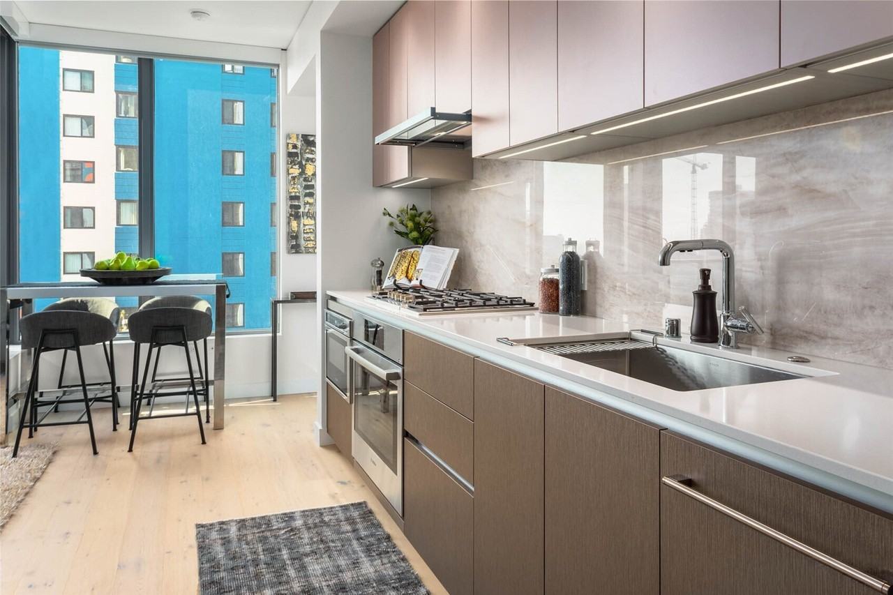 2510 6Th Ave - Photo 5 of 21