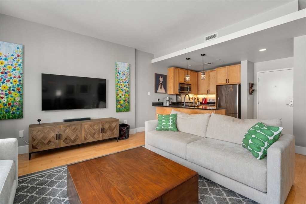 181 Essex St - Photo 2 of 14