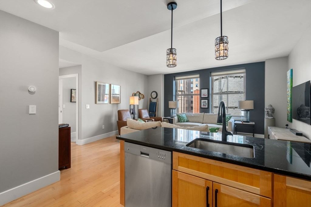 181 Essex St - Photo 3 of 14