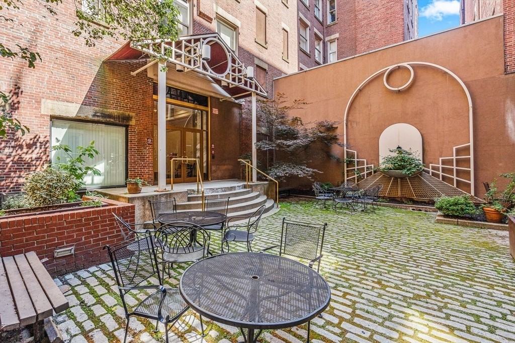 181 Essex St - Photo 5 of 14