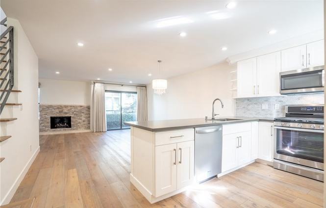 10926 Bluffside Dr - Photo 3 of 15