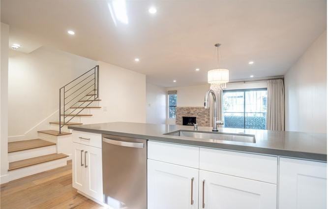 10926 Bluffside Dr - Photo 4 of 15